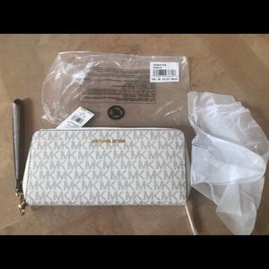 Michael Kors Jet Set Travel Wallet